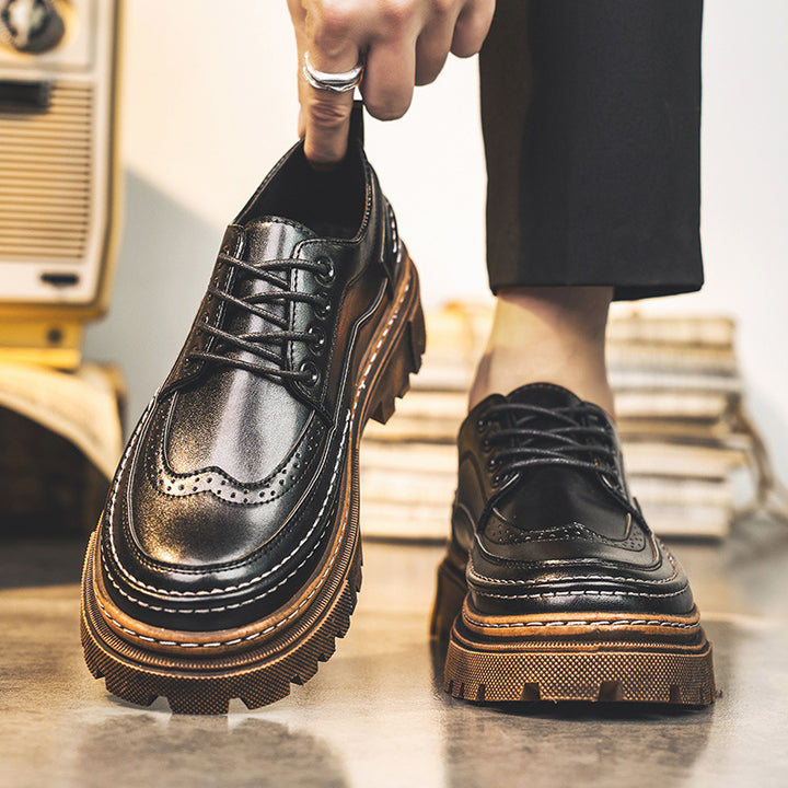 Herren Plateau-Derby mit Brogue-Details und profilierter Gummisohle Drune