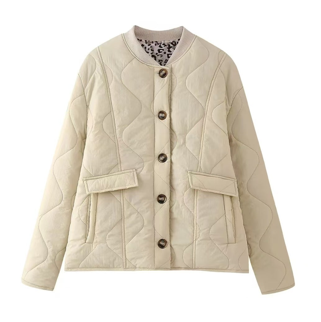 Damen nan gesteppte Übergangsjacke mit Rundhals, Wellensteppung, Knopfleiste und aufgesetzten Pattentaschen Drune