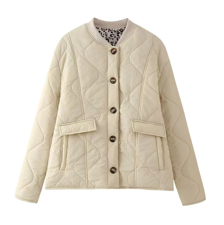 Damen nan gesteppte Übergangsjacke mit Rundhals, Wellensteppung, Knopfleiste und aufgesetzten Pattentaschen Drune