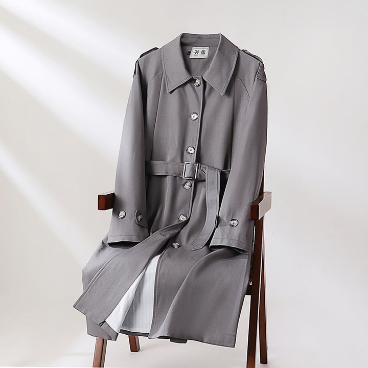 Herren Lang geschnittener Trenchcoat mit taillierendem Gürtel und dekorativen Schulterriegeln Drune
