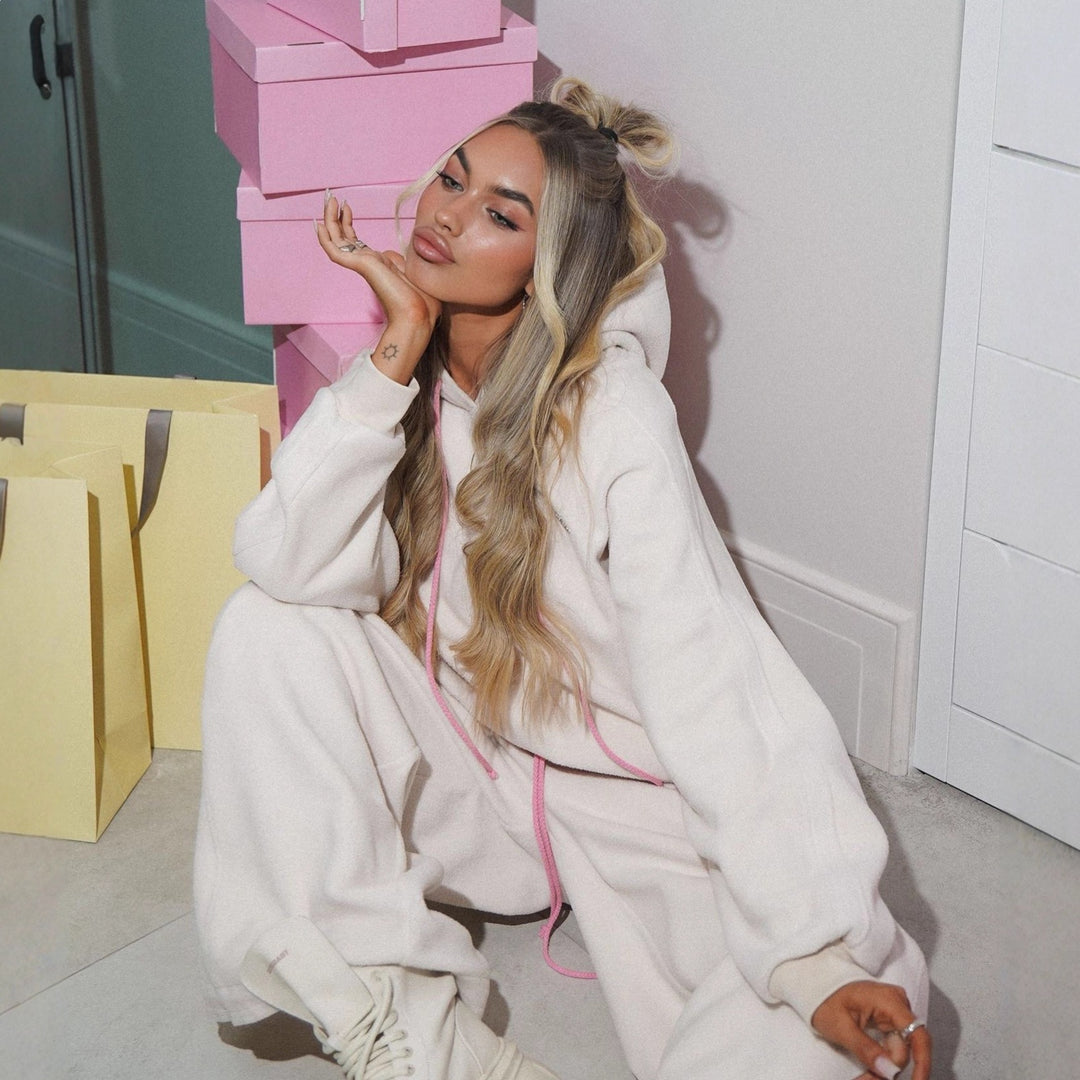 Damen Fleece-Oberteil und Jogginghose Set mit modischem Komfort und stylischem Kordelzug
