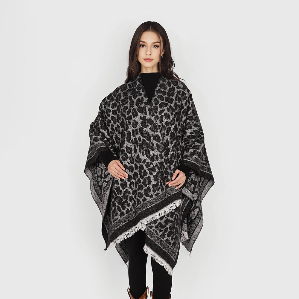 Damen Jacquard-Capeponcho mit Leo-Struktur und Fransensaum Drune