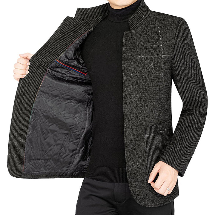 Herren Strick-Sakko mit Rippärmel, Stehkragen und aufgesetzten Taschen Drune