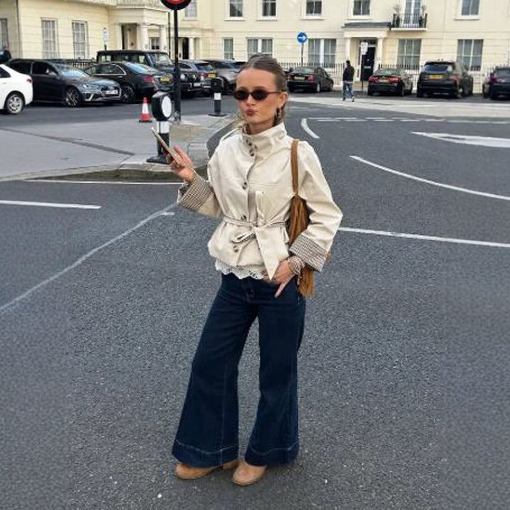 Damen Kurze taillierte Lederimitat-Jacke mit Stehkragen, Karo-Bündchen & Bindegürtel Drune