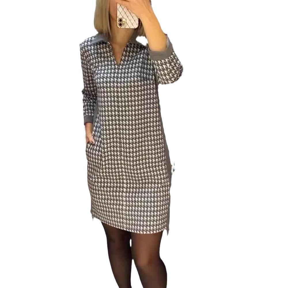 Damen nan knielanges Strickkleid mit Hahnentritt, Polokragen und seitlichen Eingrifftaschen Drune