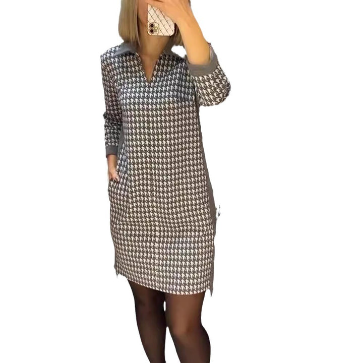 Damen nan knielanges Strickkleid mit Hahnentritt, Polokragen und seitlichen Eingrifftaschen Drune