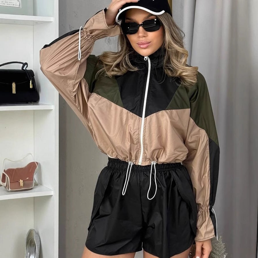 Damen modischer Sportanzug mit elastischem Bund und stylischen Kontrastdetails