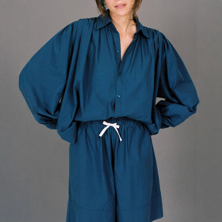 Damen lässiges Kombi-Outfit mit lockerer Bluse und Shorts Drune