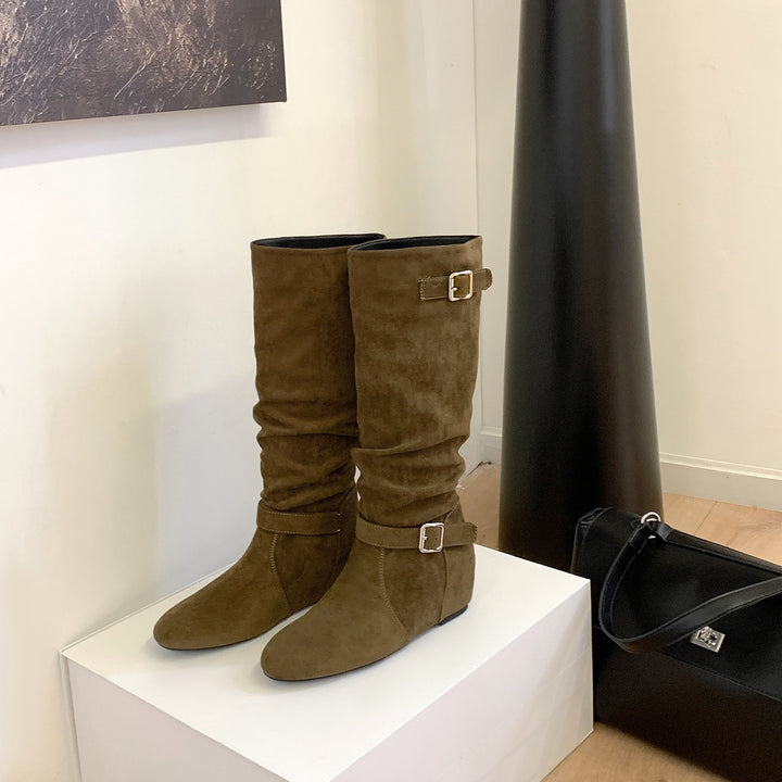 Damen Kniehohe Veloursleder-Slouchstiefel mit verstellbaren Zierriemen und flacher Keilsohle Drune