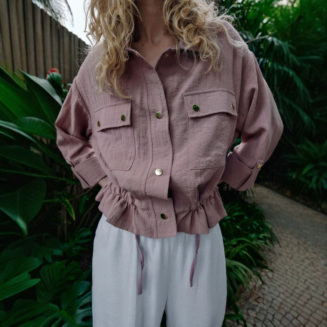 Damen Cropped-Utility-Jacke mit Tunnelzug, Pattentaschen und Umschlagärmeln Drune