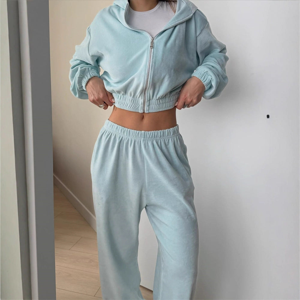 Damen cropped Kapuzen-Zipjacke mit gerafftem Elastiksaum und hochtaillierter Relax-Hose aus softem Sweat Drune