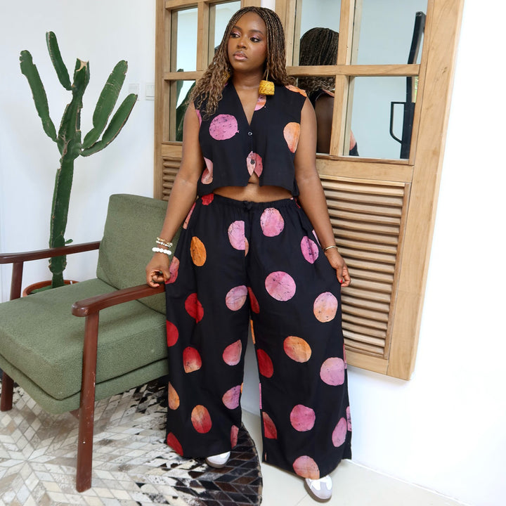 Damen Set mit kurzärmeliger Bluse und weiten Hosen mit Punktedesign Drune