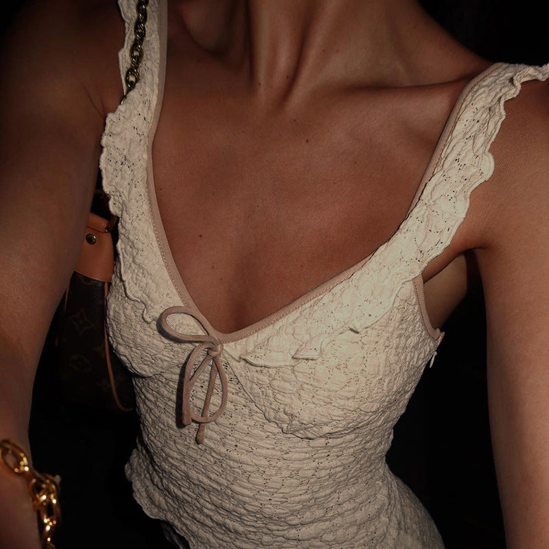 Damen elegantes Spitzentop mit verspielten Rüschendetails und Raffungen Drune