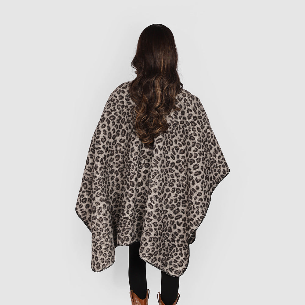 Damen Oversize-Poncho aus Wollmix mit dezentem Leo-Jacquard und asymmetrischem Zipfelsaum Drune