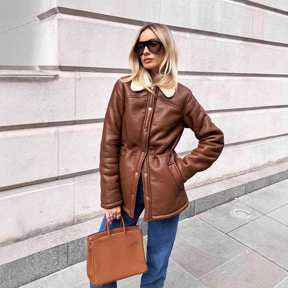 Damen Taillierte Lederimitatjacke mit Kordelzug, Teddykragen und Druckknopfleiste Drune