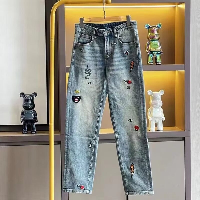 Damen lässige Jeans mit kreativem Stickdesign Drune