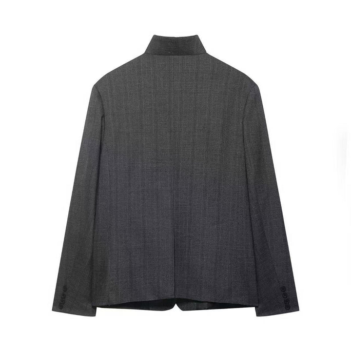 Damen Kurzblazer mit Stehkragen, asymmetrischer Knopfblende und Pattentaschen Drune