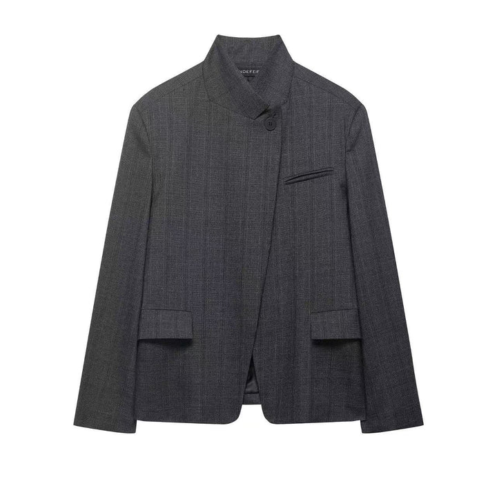 Damen Kurzblazer mit Stehkragen, asymmetrischer Knopfblende und Pattentaschen Drune