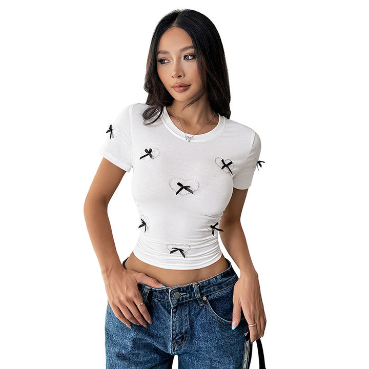 Damen Kurzes T-Shirt mit Herzapplikationen und Schleifen Drune