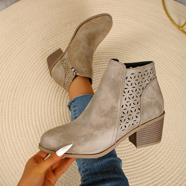 Damen nan knöchelhohe Stiefelette mit Laser-Cut-Perforation, seitlichem Reißverschluss und mittelhohem Blockabsatz Drune