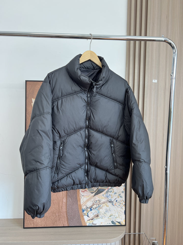 Herren Kurz geschnittene wattierte Steppjacke im Boxy‑Schnitt mit hohem Stehkragen und Reißverschlusstaschen Drune