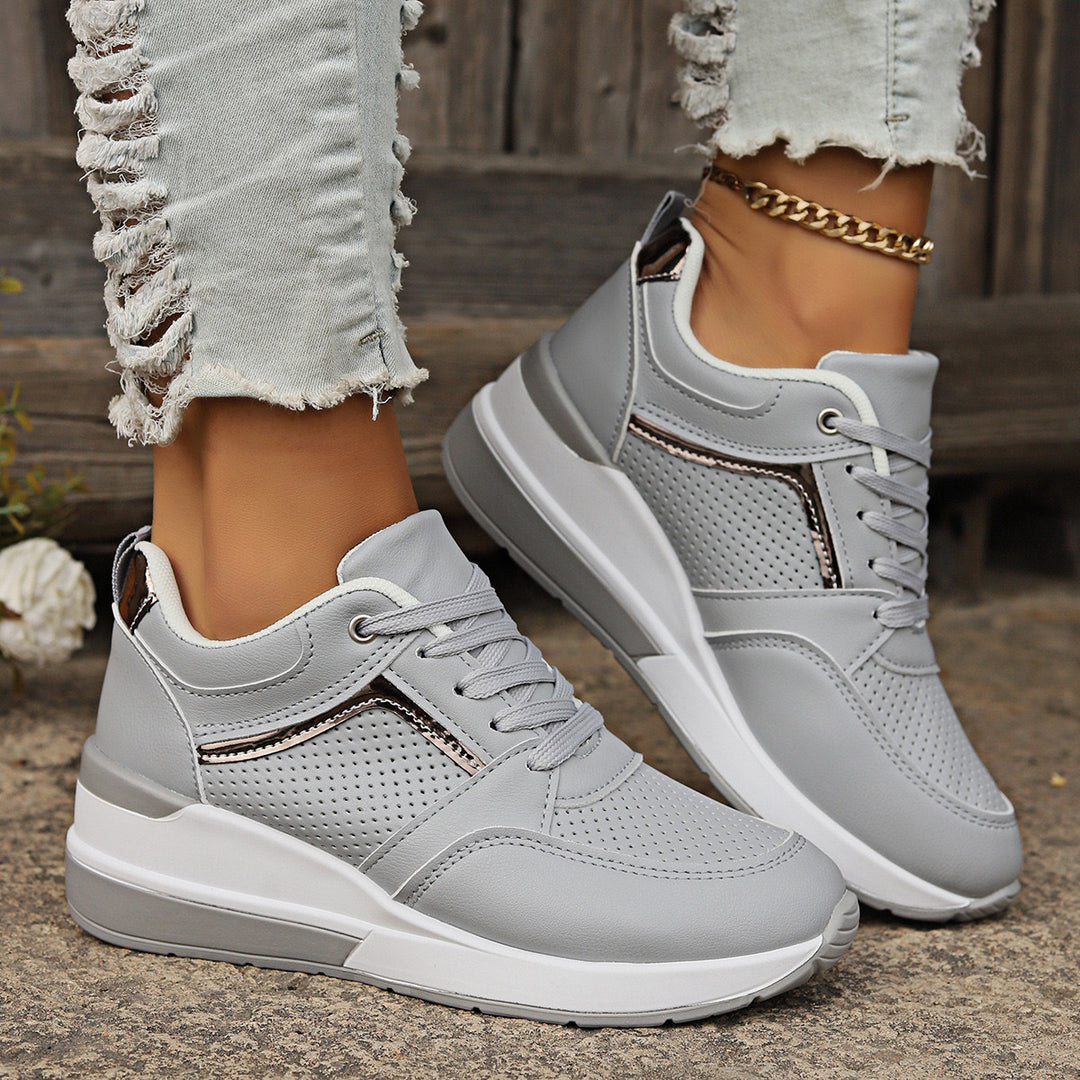 Damen Keilabsatz-Sneaker mit perforierten Einsätzen und Metallic-Details Drune
