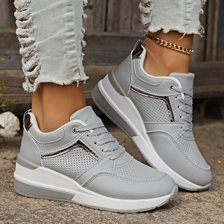 Damen Keilabsatz-Sneaker mit perforierten Einsätzen und Metallic-Details Drune