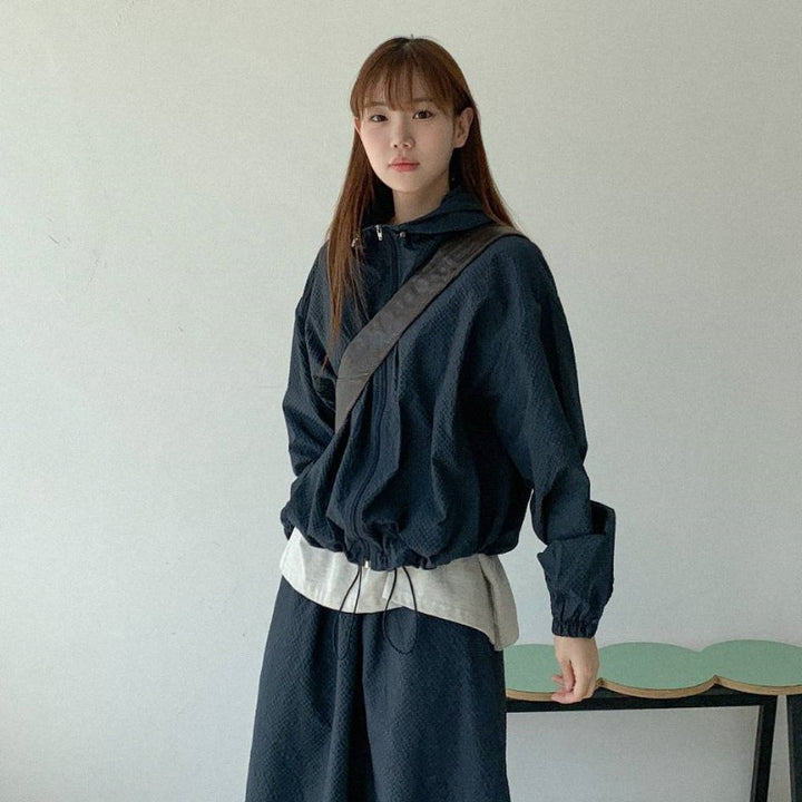 Damen leichte Übergangsjacke mit Kordelzug Drune