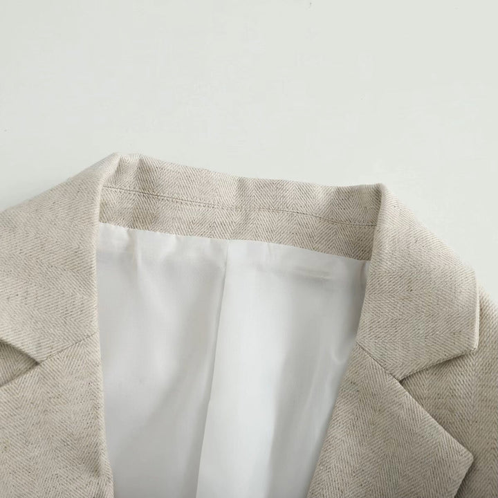 Damen Kurzblazer im Cropped‑Schnitt mit Reverskragen und Pattentaschen Drune
