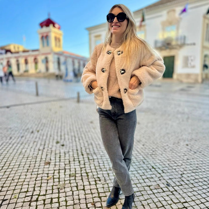 Damen Kurze Teddyjacke aus Faux-Fur mit Knebel-Verschlüssen und aufgesetzten Taschen Drune