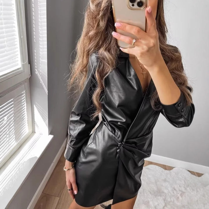 Damen Wickel-Kunstleder-Minikleid mit Hemdkragen, geraffter Taillenpartie und Manschetten Drune