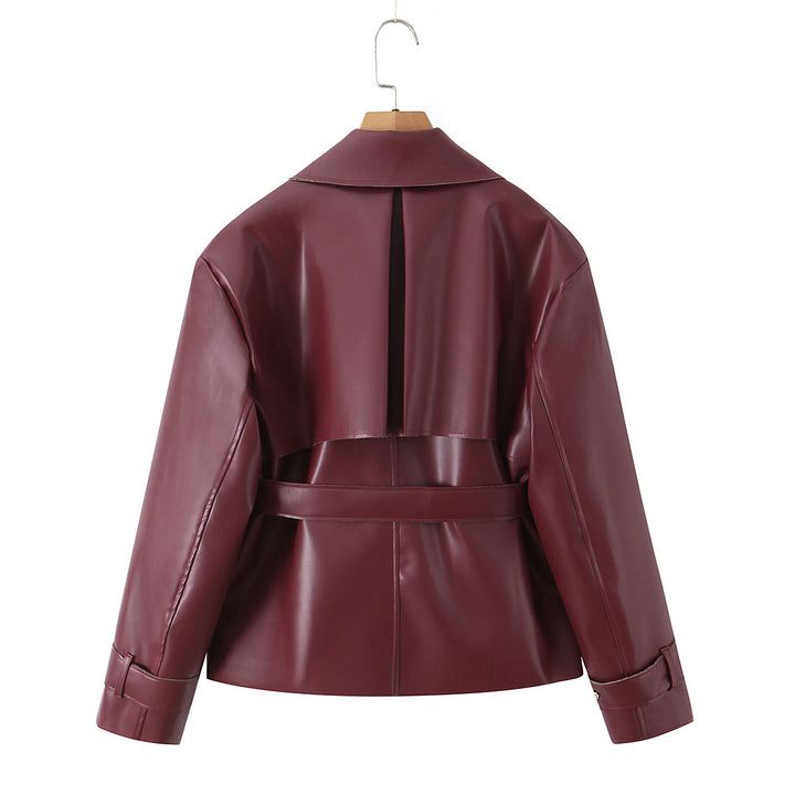 Damen Taillierte kurze Trenchjacke mit Bindegürtel und Cape-Detail aus veganer Lederoptik Drune