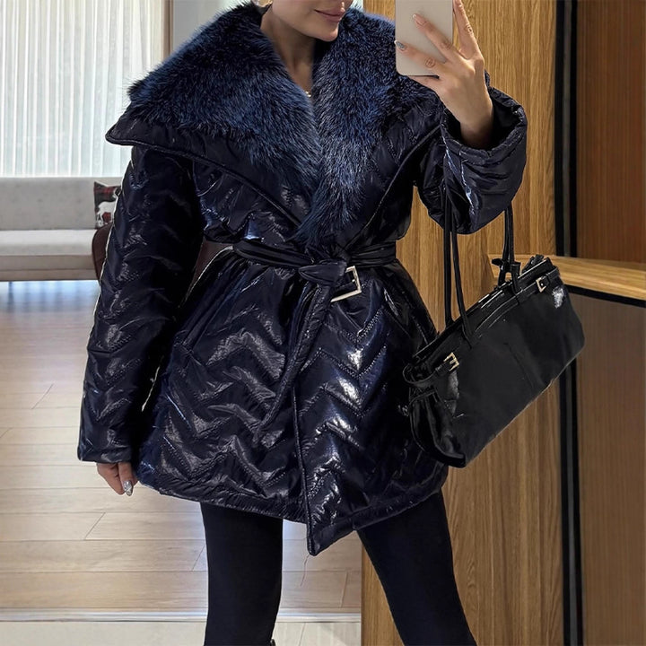 Damen Glänzende Steppjacke mit Taillengürtel und voluminösem Kunstfellkragen Drune