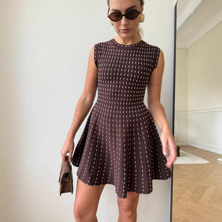 Damen Strickkleid mit elegantem Rippmuster und femininer Silhouette Drune