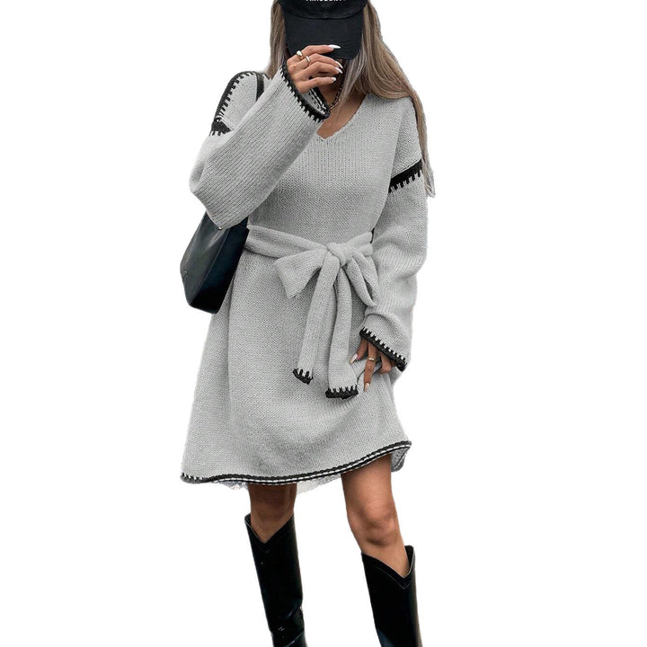 Damen Strickkleid mit Gürtel und V-Ausschnitt Drune