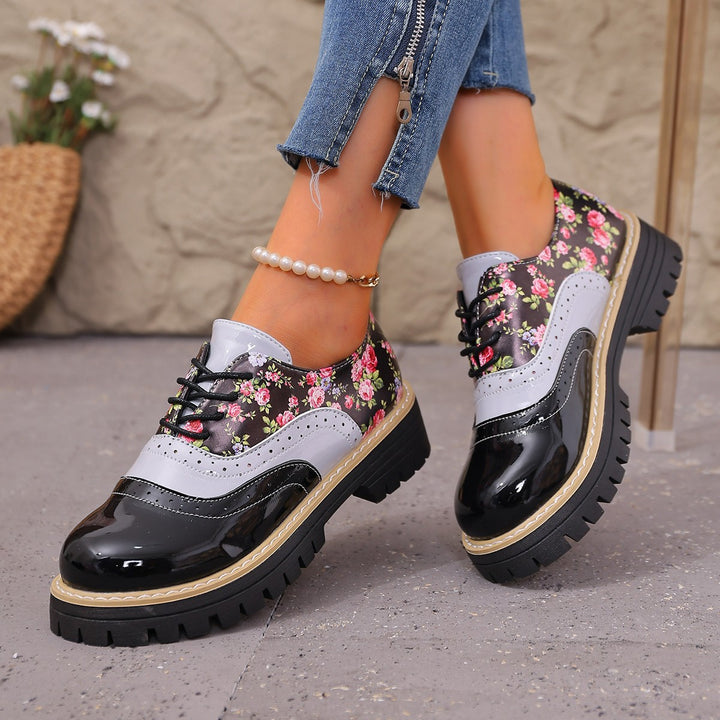 Damen Plateau-Brogue-Schnürer mit Blumenmuster und Lackdetails Drune