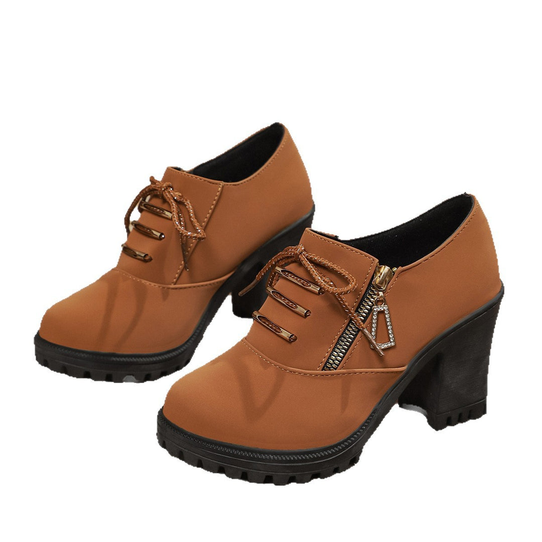 Damen nan elegante Schnür-Booties mit robustem Profilabsatz, seitlichem Reißverschluss und dekorativem Anhänger Drune