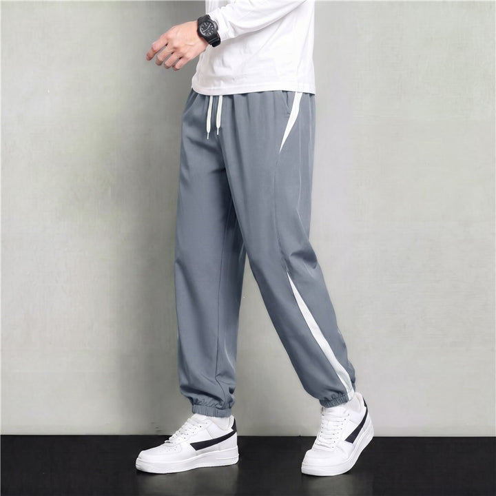 Herren Athleisure Jogginghose im Baggy‑Schnitt mit elastischem Bund, Tunnelzug und seitlichen Kontrastkeilen Drune