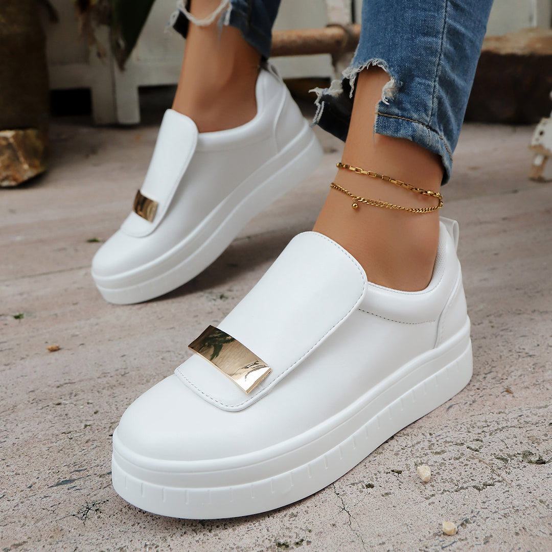 Damen  Slip-On Plateau-Sneaker mit dekorativer Metallapplikation und gepolstertem Komfortfußbett Drune