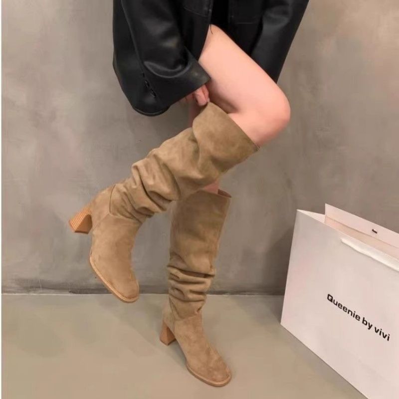 Damen kniehohe Slouch‑Stiefel mit Veloursoptik, gerafftem Schaft und sculpted Blockabsatz Drune