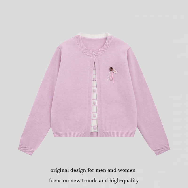 Damen Feinstrick-Cardigan mit Rundhals, verdeckter Knopfleiste und Zierbrosche Drune
