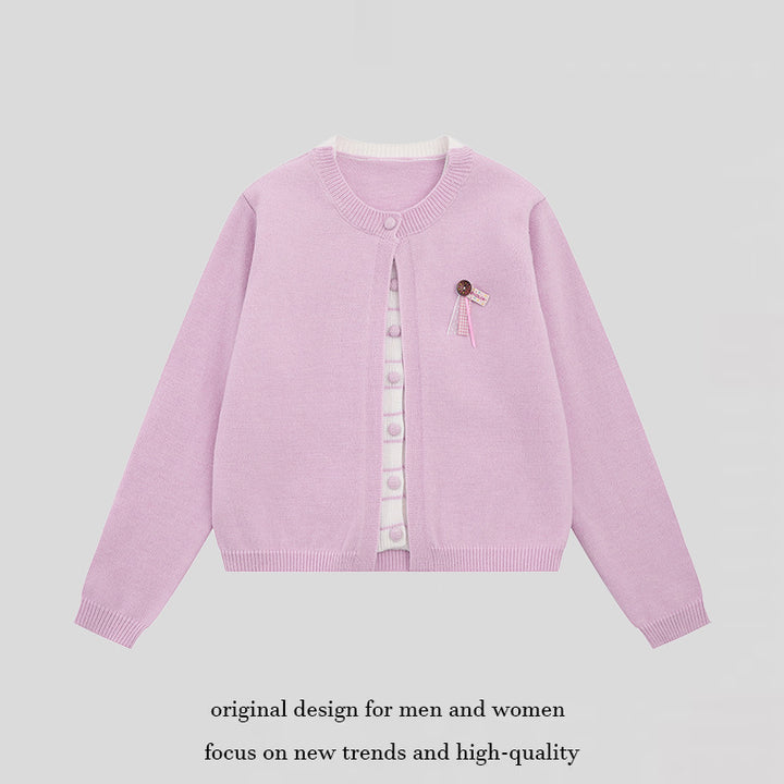 Damen Feinstrick-Cardigan mit Rundhals, verdeckter Knopfleiste und Zierbrosche Drune