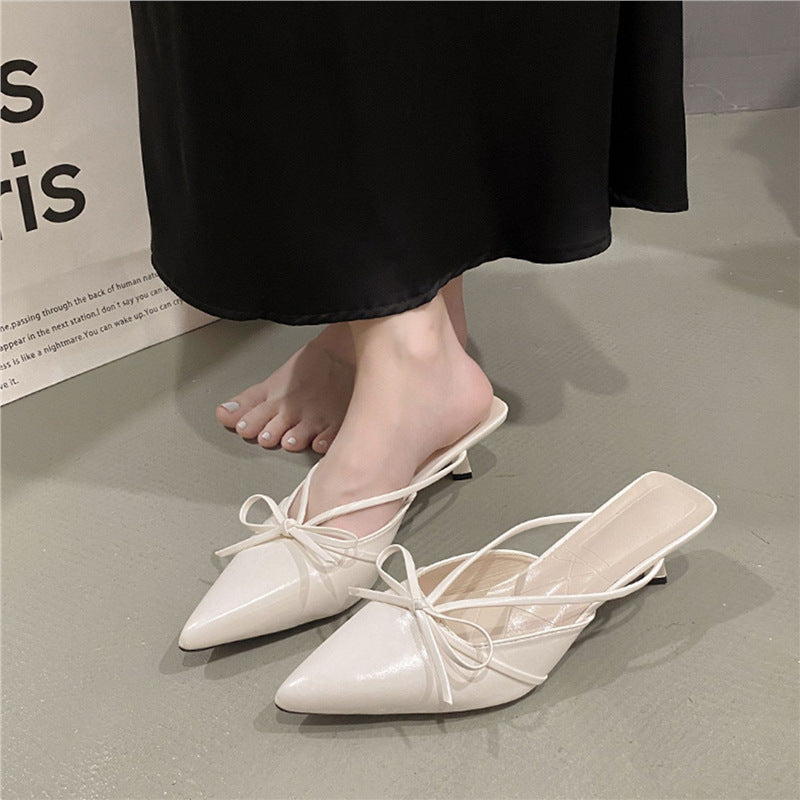 Damen Spitz zulaufende Mules mit feinen Slingback‑Riemchen und Zierschleife Drune
