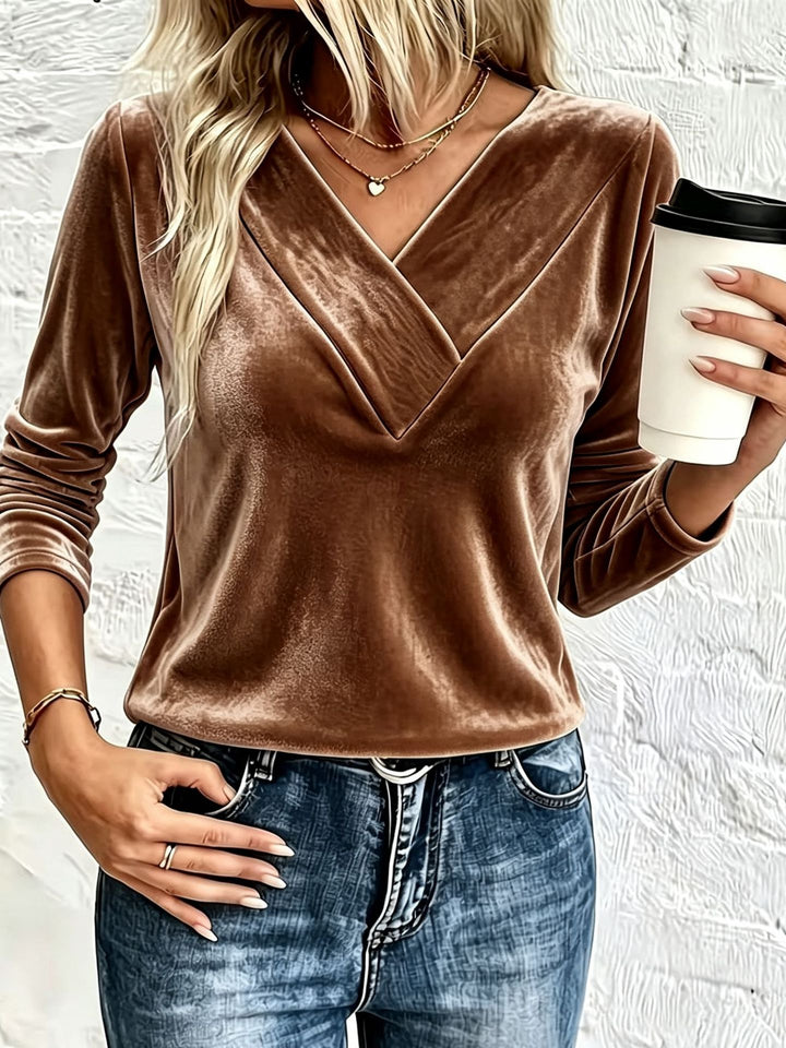 Damen Velours-Longsleeve mit überlappendem V-Ausschnitt und femininer Drapierung Drune
