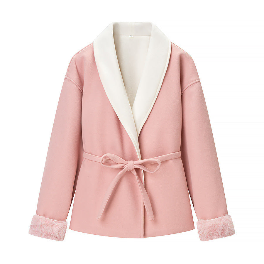 Damen nan taillierte Kurzjacke mit großzügigem Schalkragen, Bindegürtel und Kunstfellmanschetten Drune