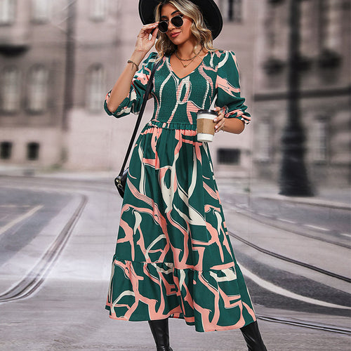 Damen Midikleid mit gerafftem Smok-Oberteil, V-Ausschnitt und ausgestelltem Volantrock Drune