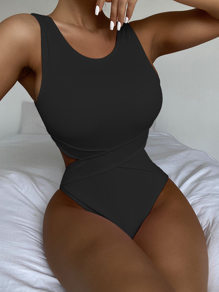 Damen Einteiler Badeanzug mit innovativem Schnitt und modischem Wickeldetail Drune
