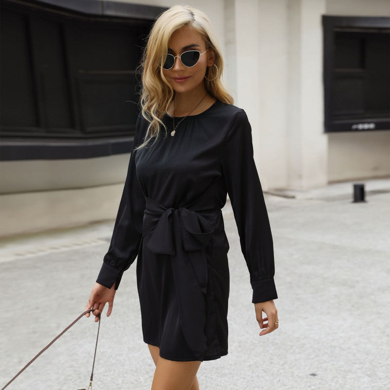 Damen Satin-Minikleid mit langen Ärmeln, Taillengürtel und Rundhalsausschnitt Drune