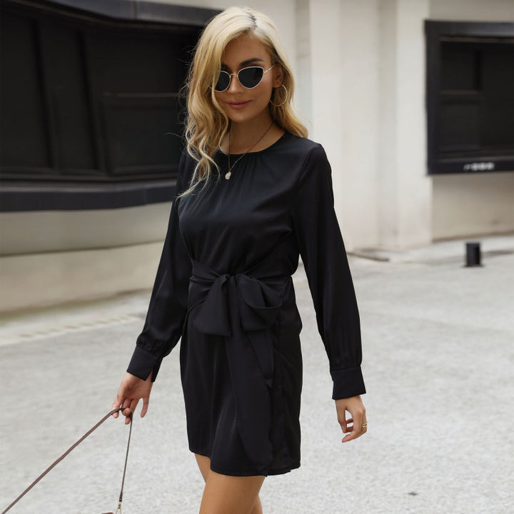 Damen Satin-Minikleid mit langen Ärmeln, Taillengürtel und Rundhalsausschnitt Drune