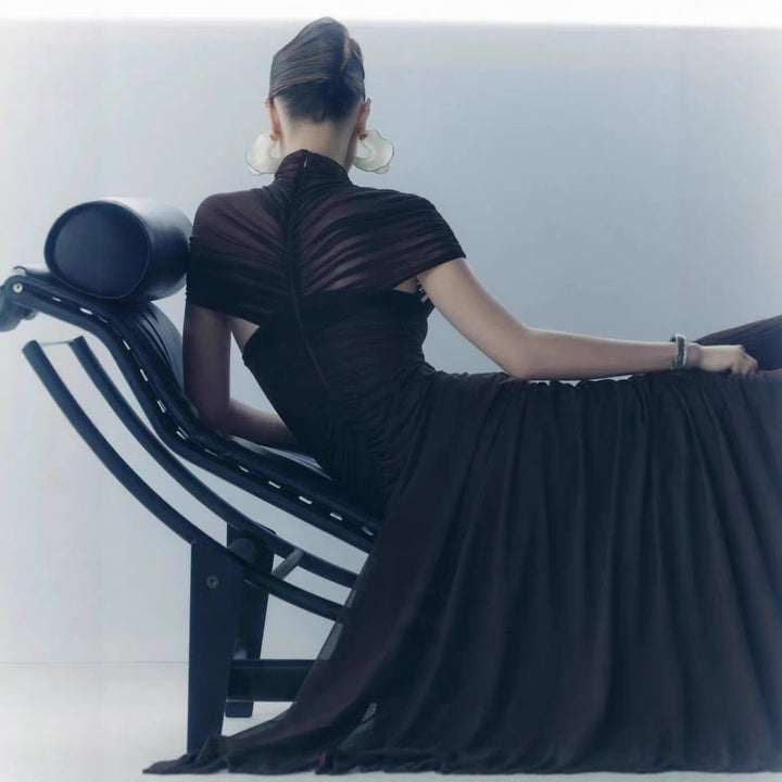 Damen Elegantes Cut-Out Maxikleid mit hochgeschlossenem Design und raffinierten Drapierungen Drune